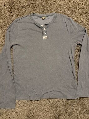 Hollister Men's Long-Sleeve Henley Shirt in Heather Gray